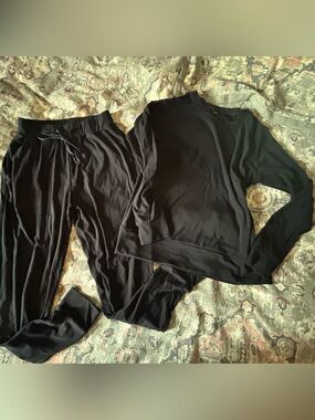 Cozy Earth Black Two-Piece Loungewear Set - Cozy Top & Drawstring Pants